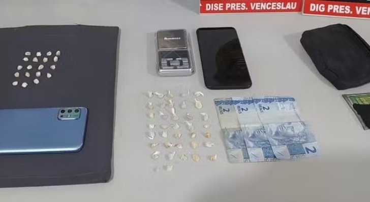 Dupla é presa durante operação policial com mais de 25 pedras de crack, em Venceslau