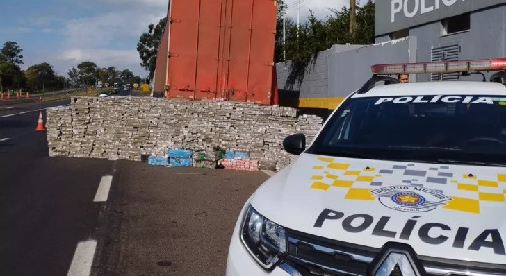 Polícia Rodoviária apreende mais de 1,8 tonelada de maconha escondida em meio a carga de móveis